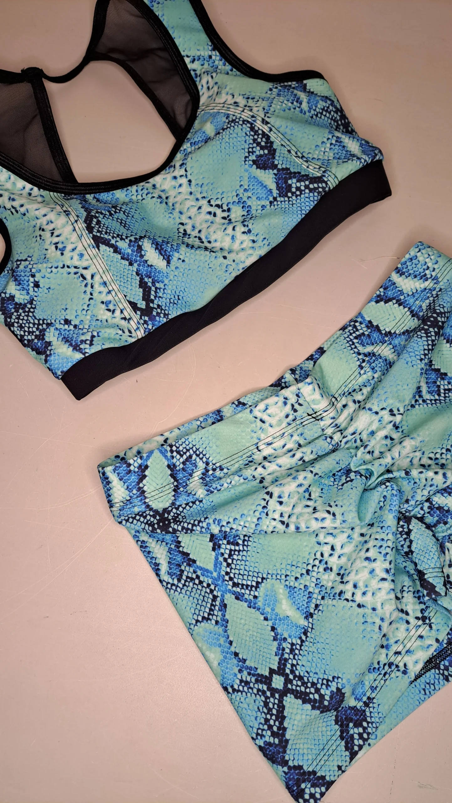 Completo fitness elisa shorty anaconda azzurro - immagine 3