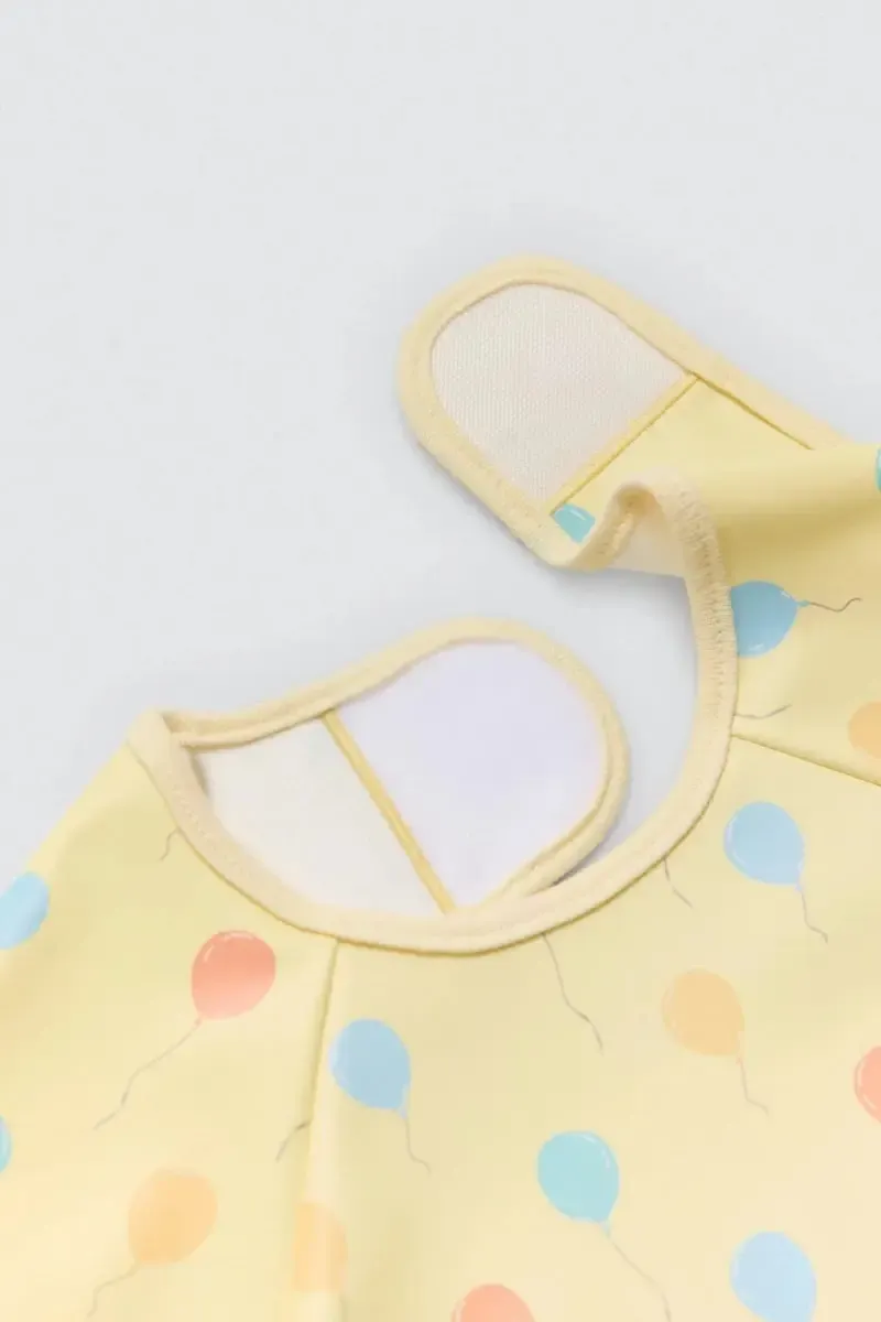 Bavaglino a maniche lunghe con stampa Hello World Ysabel Mora 25613 - immagine 4