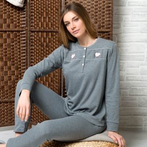 Pigiama con cuori in panno applicati
